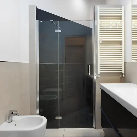 Nam House & Posto Auto * Milán